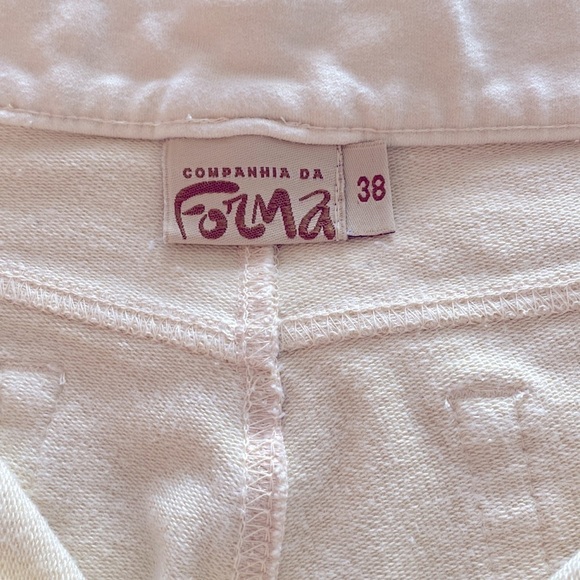 Forma Tan jeans. Very stretchy. Skinny classic 5 pocket. Size 25 (38 on tag)
C - Picture 4 of 11